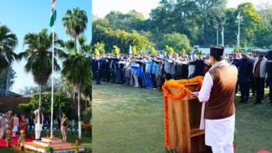 Uttarakhand News- 77वें गणतंत्र दिवस पर सीएम धामी ने फहराया तिरंगा: संविधान की शपथ दिलाई, कहा—सशक्त और आत्मनिर्भर भारत के निर्माण के लिए सबको निभाना होगा अपना दायित्व…..