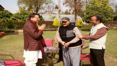 Uttarakhand News: आपदा पीड़ितों और वंचित बच्चों की मदद के लिए सेवानिवृत्त ब्रिगेडियर हरीश चंद्र जोशी ने मुख्यमंत्री राहत कोष में दान किए 10 लाख रुपये, CM धामी ने कहा- यह पहल राज्य और..