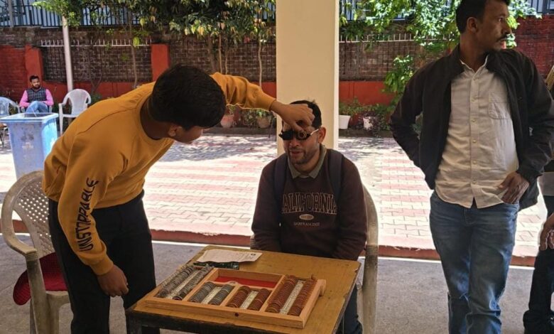 प्रेस क्लब ने लगाया नेत्र स्वास्थ्य शिविर, 100 से अधिक लोगों ने कराई जांच