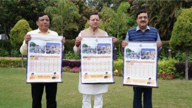 Dehradun: सीएम धामी ने किया सनातन परंपरा पर आधारित पंचांग का विमोचन, पहली बार हुआ प्रकाशित