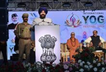 Rishikesh: अंतरराष्ट्रीय योग महोत्सव के समापन में पहुंचे राज्यपाल, कहा- योग एक सूत्र में बंधने का मंत्र