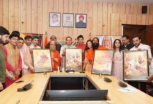 Uttarakhand News: बाबा नीब करौरी महाराज की जीवनगाथा पर फिल्म का प्रोमो-Poster लॉन्च, CM धामी बोले—भक्ति और मानवता का संदेश पहुंचेगा जन-जन तक…..