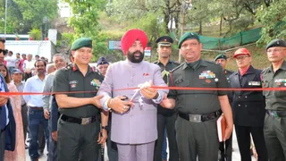 उत्तराखंड के राज्यपाल गुरमीत सिंह ने लैंसडौन में जल संरक्षण प्रयासों की सराहना की, छात्रों से भी मिले