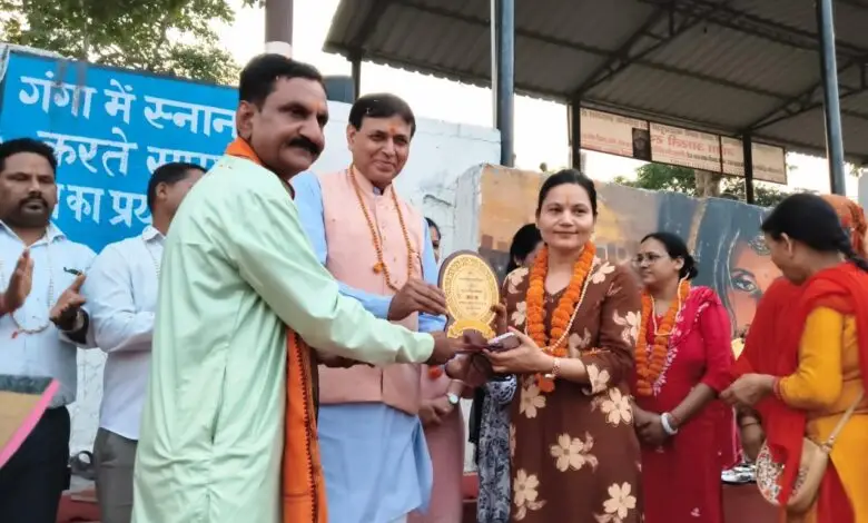 ऋषिकेश में अंतरराष्ट्रीय नर्स दिवस पर वसुंधरा करुणा दीप पुरस्कार’से नर्सिंग स्टाफ सम्मानित ऋषिकेश में अंतरराष्ट्रीय नर्स दिवस पर वसुंधरा करुणा दीप पुरस्कार’से नर्सिंग स्टाफ सम्मानित