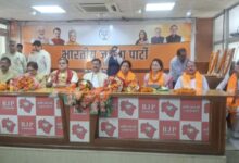 Uttarakhand: कांग्रेस को झटका, प्रदेश अध्यक्ष महेंद्र भट्ट की मौजूदगी कई नेताओं ने थामा बीजेपी का दामन