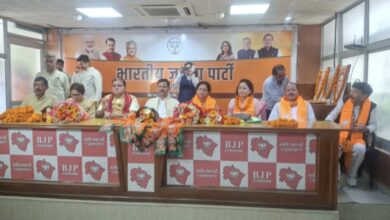 Uttarakhand: कांग्रेस को झटका, प्रदेश अध्यक्ष महेंद्र भट्ट की मौजूदगी कई नेताओं ने थामा बीजेपी का दामन
