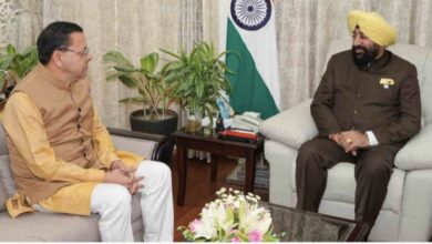 Uttarakhand: राज्यपाल गुरमीत सिंह ने की मुख्यमंत्री धामी से मुलाकात, विभिन्न विकासात्मक योजनाओं पर चर्चा