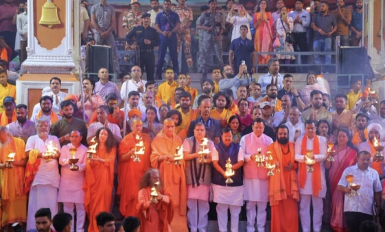 Rishikesh: भाजपा के राष्ट्रीय अध्यक्ष नितिन नवीन पहुंचे परमार्थ निकेतन, गंगा आरती में हुए शामिल Rishikesh: भाजपा के राष्ट्रीय अध्यक्ष नितिन नवीन पहुंचे परमार्थ निकेतन, गंगा आरती में हुए शामिल
