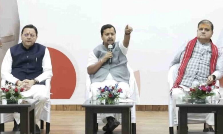 BJP अध्यक्ष का उत्तराखंड प्रवास: टपकेश्वर मंदिर में किए दर्शन, बूथ अध्यक्ष के घर पहुंचे, फिर युवाओं से संवाद