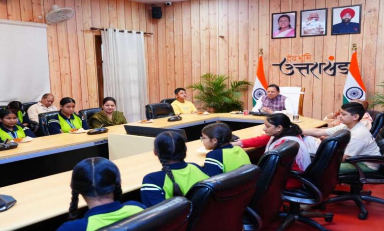 Uttarakhand News: आवासीय बालिका छात्रावास की छात्राओं संग CM धामी ने सुना ‘मन की बात’, बोले- आत्मनिर्भर भारत, पर्यावरण संरक्षण और जनभागीदारी के लिए प्रेरित करता है प्रधानमंत्री मोदी का संदेश… Uttarakhand News: आवासीय बालिका छात्रावास की छात्राओं संग CM धामी ने सुना ‘मन की बात’, बोले- आत्मनिर्भर भारत, पर्यावरण संरक्षण और जनभागीदारी के लिए प्रेरित करता है प्रधानमंत्री मोदी का संदेश…